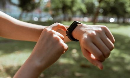 Det nye vedhæng, som kvinder elsker: smartwatch til damer
