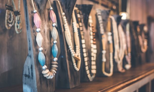 Perler til armbånd har været brugt i århundreder som en form for udsmykning og udtryk